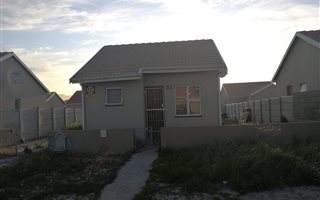 2 Bedroom House in Pelikan Park