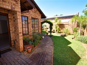 3 Bed House in Helikon Park
