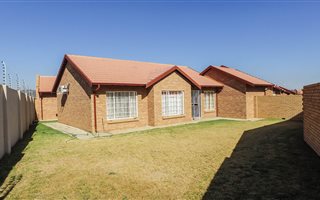 3 Bedroom Townhouse in Equestria