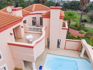 4 Bed House in Silver Lakes Golf Estate