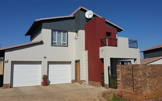 3 Bedroom House in Oukraal Estate