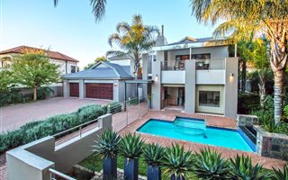 5 Bedroom House in Silver Lakes Golf Estate