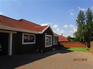 5 Bed House in Zwartkop