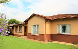 3 Bedroom House in Krugersdorp North
