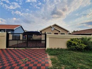 3 Bed House in Rosslyn