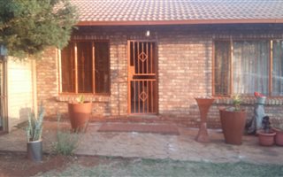 3 Bedroom House in Chantelle