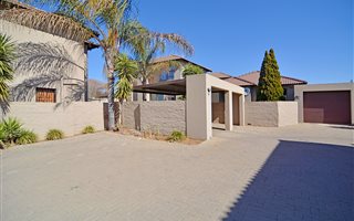 2 Bedroom House in Heuwelsig Estate