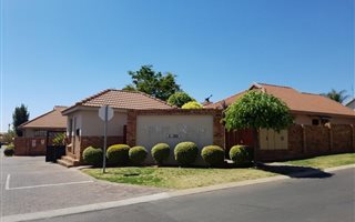 2 Bedroom Townhouse in Amberfield Manor