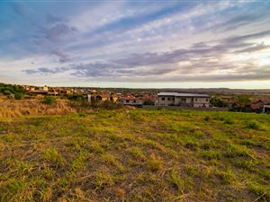 650 m² Land available in Eagle Canyon Golf Estate
