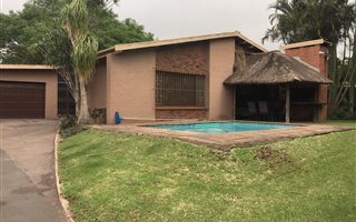 3 Bedroom House in Manors
