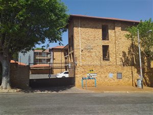 2 Bed Apartment in Alberton