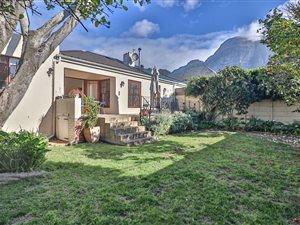 3 Bed House in Bishopscourt Village