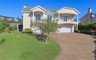 4 Bedroom House in Somerset West Central