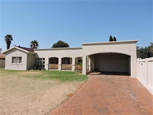 4 Bed House in Daggafontein