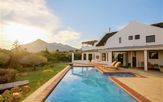 6 Bedroom House in Crofters Valley