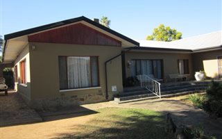 5 Bedroom House in Adelaide