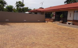Commercial space in Sinoville