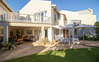 3 Bedroom Apartment in Kenton-on-Sea