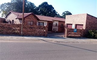 4 Bedroom House in Pine Ridge