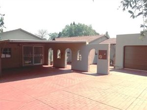 5 Bed House in Wierda Park