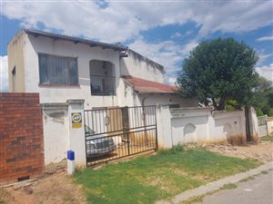 5 Bed House in Bramley View