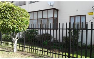 2 Bedroom Apartment in Bergvliet