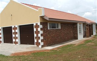 2 Bedroom Townhouse in Stilfontein
