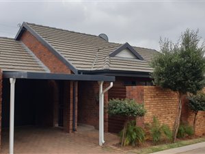 2 Bed Townhouse in Bronberg