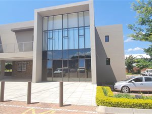 175 m² Commercial space in Fourways