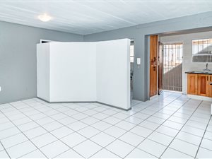 2 Bed Apartment in Maraisburg
