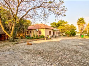 3254 m² Commercial space in Denneoord