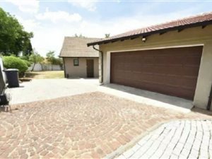 3 Bed House in Bloubosrand
