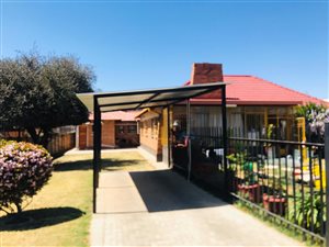 3 Bed House in Robertsham