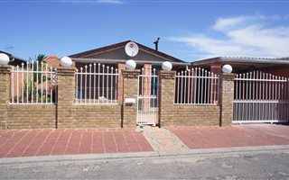 3 Bedroom House in Heather Park