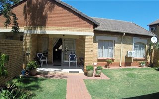 2 Bedroom Townhouse in Equestria