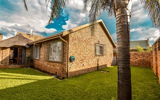 3 Bedroom House in Wierda Glen