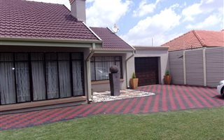 3 Bedroom House in Risiville