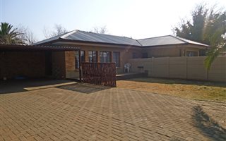 2 Bedroom Apartment in Park West