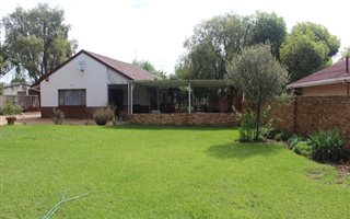 3 Bedroom House in Erasmus