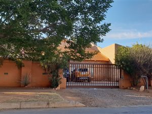 11 Bed House in Mafikeng