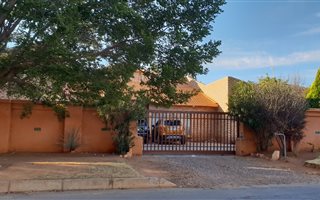 11 Bedroom House in Mafikeng