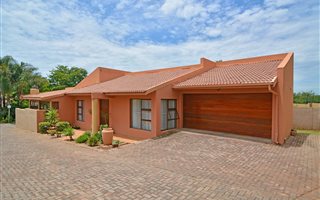 3 Bedroom House in Ruimsig AH