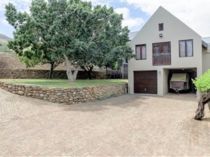 4 Bed House in Onrus
