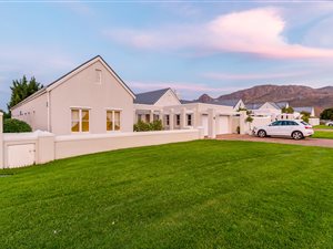 3 Bed House in Steenberg Golf Estate
