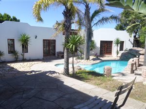 7 Bedroom House in Bloubergrant