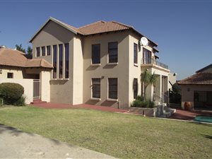 5 Bed House in Carlswald North Estate