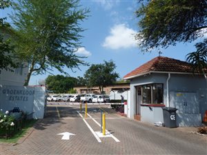 2 Bed Apartment in Groenkloof