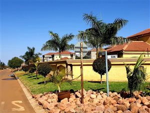 1119 m² Land available in Elti Villas