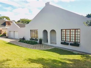 4 Bed House in Bonza Bay