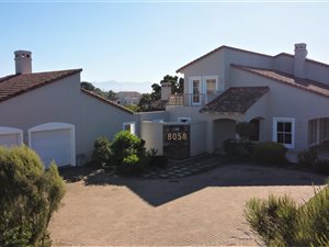 4 Bed House in Schoongezicht